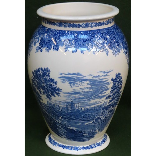 26 - Wedgwood Queens Ware Romantic England series blue and white ceramic vase depicting Windsor Castle. A... 