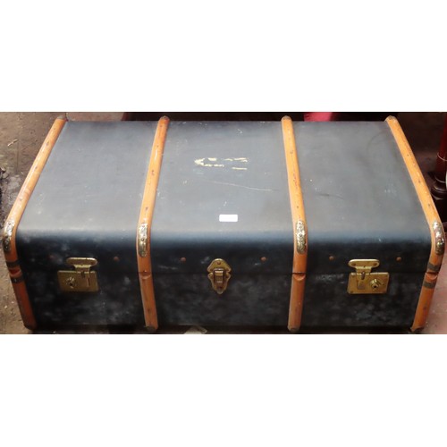 298 - Vintage travel trunk. Approx. 31cm H x 91cm W x 53cm D