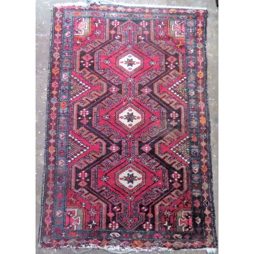 41 - Middle Eastern style floor rug. Approx. 160 x 103cm