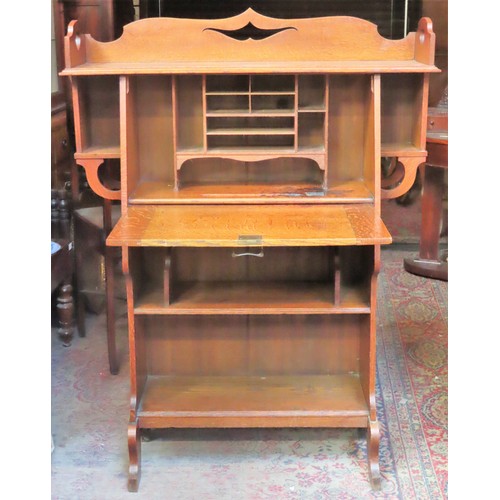 29 - Early 20th century Arts and Crafts style Oak fall front writing bureau with fitted interior. App. 12... 