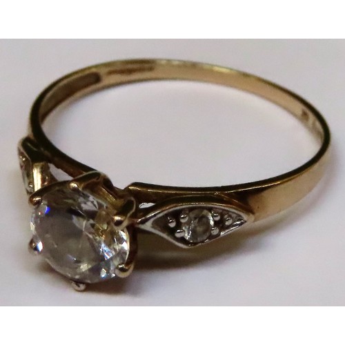 290 - 9ct gold dress ring, set with clear stones. Approx. 1.7g