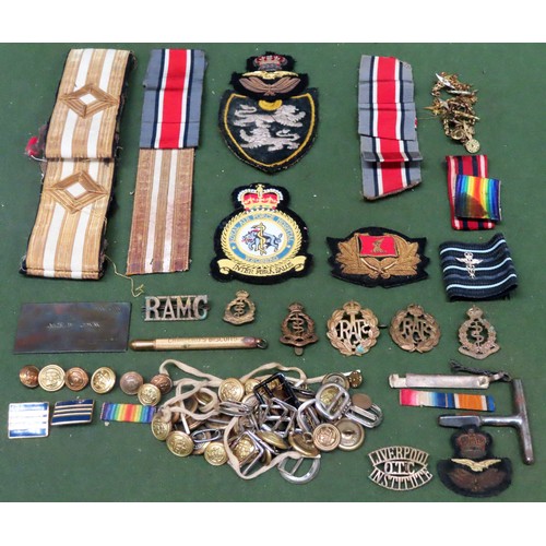 262 - Parcel of mostly RAF related militaria including buttons, badges, paulettes etc