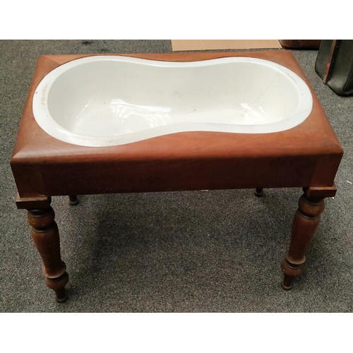 184 - VICTORIAN MAHOGANY COMMODE. APP.  45CM H x 56CM W x 36.5CM D.