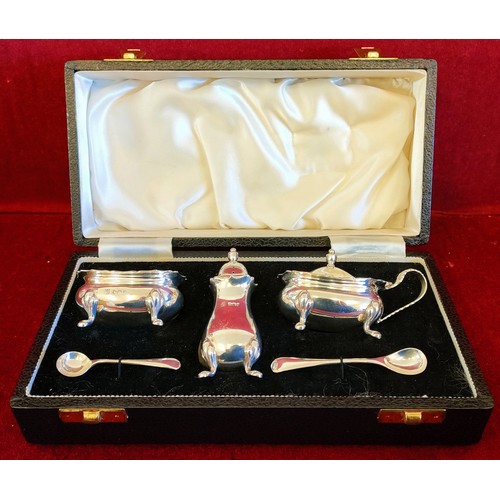 275 - CASED HALLMARKED SILVER THREE PIECE CRUET SET WITH BLUE GLASS LINERS, SHEFFIELD ASSAY DATED 1966/196... 