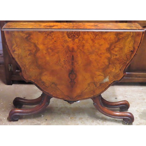 6 - 19th century figured walnut veneered gateleg table on quadrofoil supports. App. 72cm H x 114cm W x 9... 