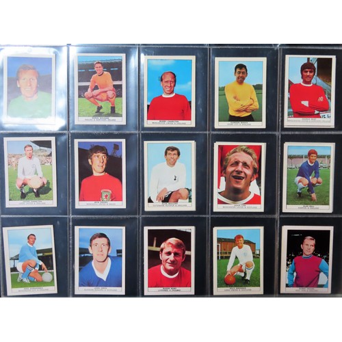 33 - Three sets of trade cards Inc. full set of 24 Nabisco Footballers, Pals Football Teams (12), plus Pl... 