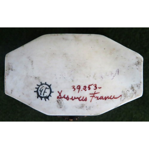 238 - 19th century porcelain pill box, in the Serves manner