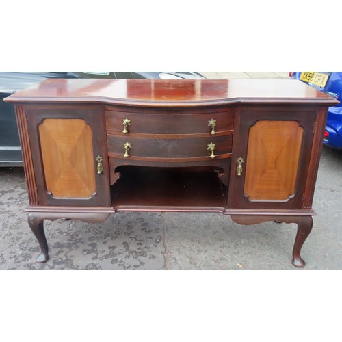 42 - Mahogany bowfronted sideboard. App. 95cm H x 153cm W x 58.5cm D