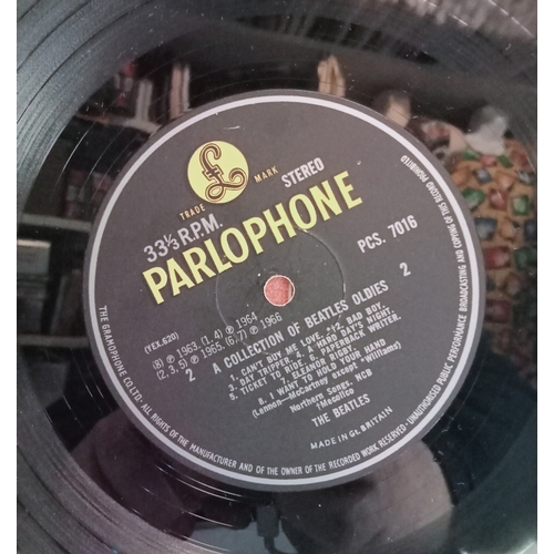 25 - The Beatles A Collection of Beatles Oldies But Goldies PSC 7016 Stereo Black & Yellow Parlophone Lab... 