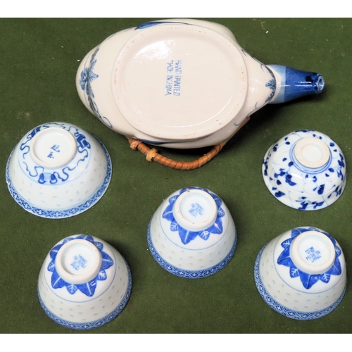 21 - Various Oriental blue and white china including teabowls, teapots etc
