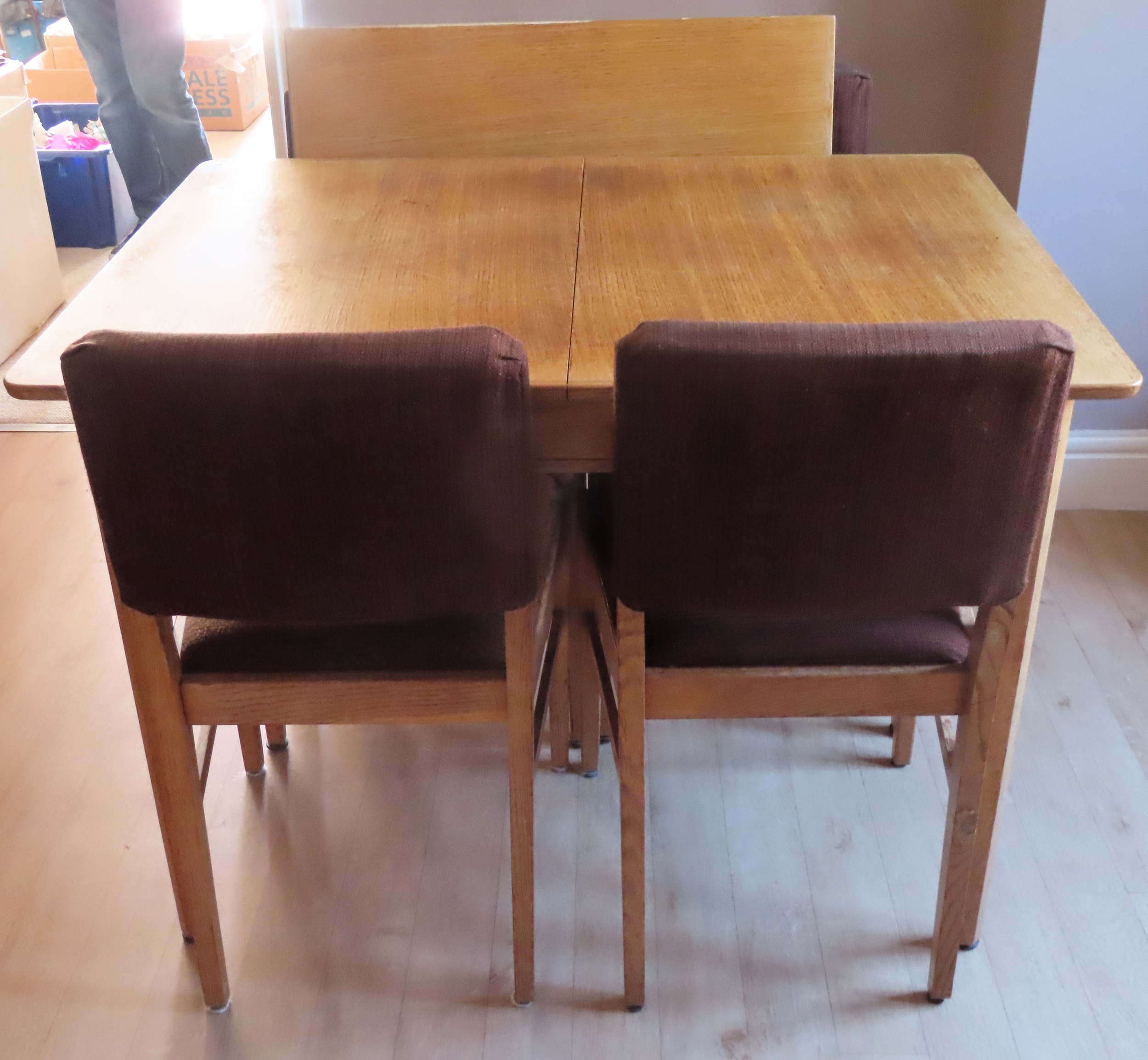 Gordon Russell mid 20th century light oak dining table with one leaf