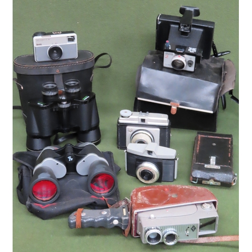 76 - Quantity of various vintage cameras, binoculars, etc