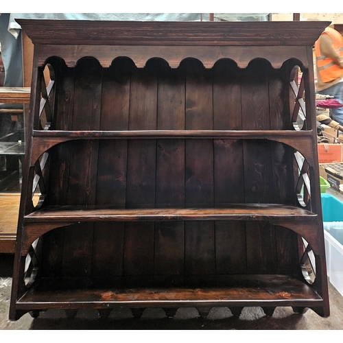 11 - Set of vintage stained wall mounting wooden shelves with piercework decoration. Approx. 115 x 120 x ... 