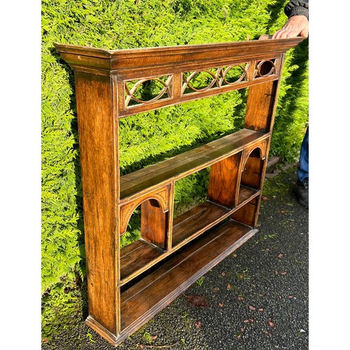 134 - PRETTY ANTIQUE OAK SHELVES, APPROX 168cm WIDE, 94cm HIGH AND 20cm DEPTH