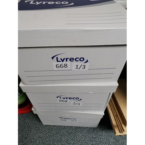 668 - 1971-2018 Presentation Packs in folders  in 3 cartons. Face approx. £2 343. (qty)