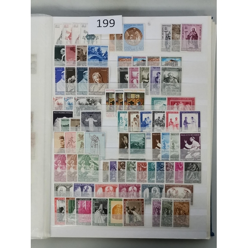 199 - VATICAN.  M collection (much unmounted) to 2000 in stockbook  incl. 1933 to 20l  1935 IJC  1949 UPU ... 