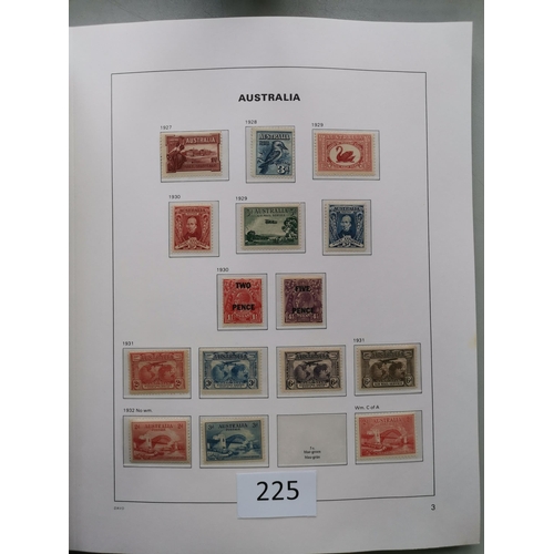 225 - AUSTRALIA.  M collection 1913 to 1965 in boxed printed Davo album  generally clean  with KGV incl. K... 