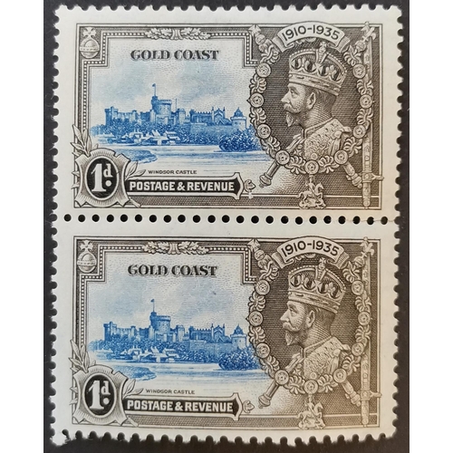 280 - GOLD COAST. 1935 Jubilee 1d vertical pair o.g.  top stamp with extra flagstaff variety. SG113a. Cat.... 