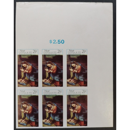 406 - NEW ZEALAND. NIUE. 1970 Christmas 2½c to right corner imperf proof block of 6 on gummed paper. (1 it... 