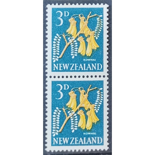 392 - NEW ZEALAND. 1960-6 3d pair  lower one UM with variety green omitted  top stamp is M with partial gr... 