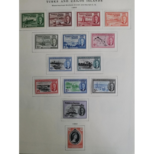 554 - TURKS AND CAICOS IS.  1900-1935 M duplicated collection with 1900-04 to 2/- (1)  and 3/- (2)  1909-1... 