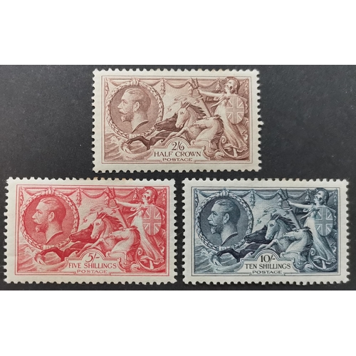 688 - KG V.  1934 2/6d to 10/- M. A few minor perf tones on 2/6d and 5/-. (3)