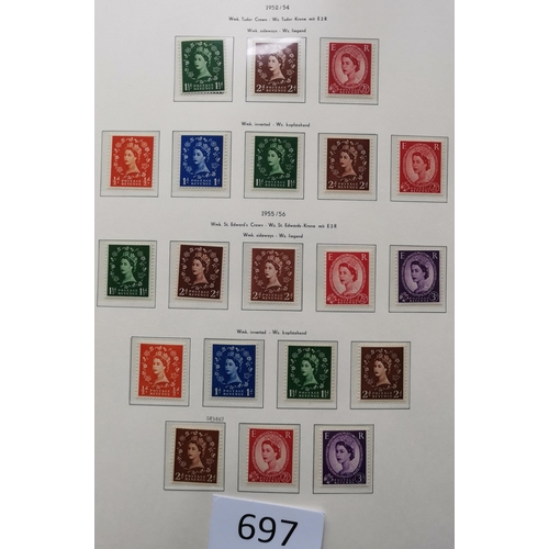 697 - QE II.  1952-1989 UM collection in Lighthouse album incl. the 3 better Castles sets  Wildings incl. ... 