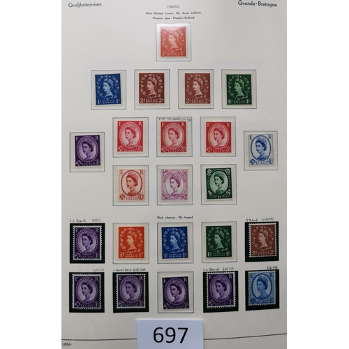 697 - QE II.  1952-1989 UM collection in Lighthouse album incl. the 3 better Castles sets  Wildings incl. ... 