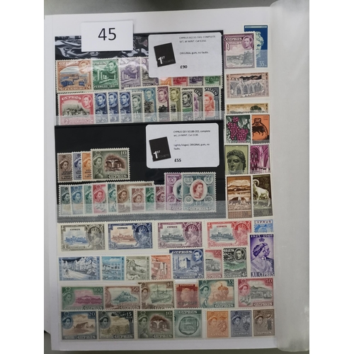 45 - MIXED WORLD.  M or UM BC collection in large stockbook  much QE  KGVI-QE defin sets etc.  incl. Irel... 