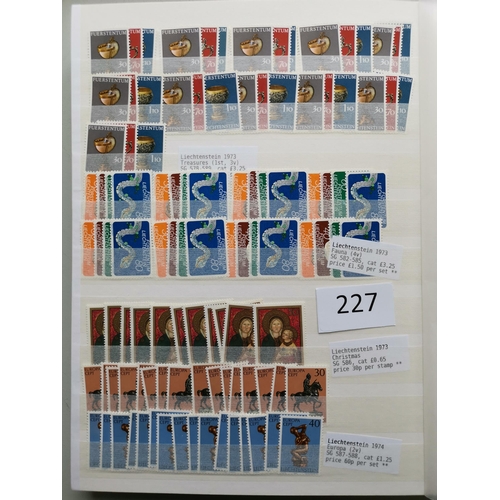 227 - LIECHTENSTEIN.  UM stock of c.1959-73 issues  up to 16 of each. STC £3 755. (100's)