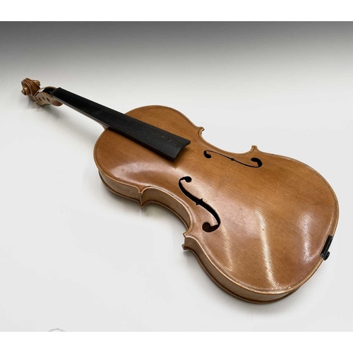 103 - A pale mahogany viola with inlaid purfling. LOB 42.5cm.