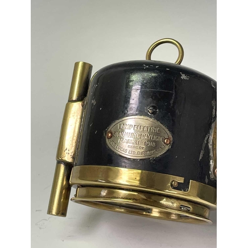 114 - A WWI daylight brass signalling lamp, by Jos Lucas Ltd, Birmingham, Mark II, 1918, with black painte... 