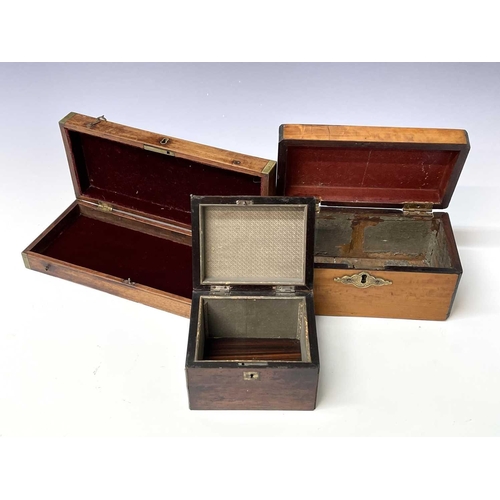 147 - A George III mahogany and inlaid rectangular tea caddy, with two lidded compartments, width 22.5cm, ... 