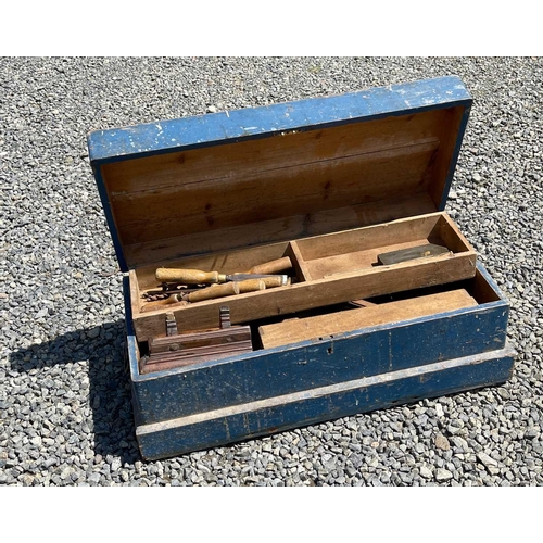 205 - A blue painted pine box and contents of joiner's tools. Height 30cm, width 76.5cm, depth 36cm.