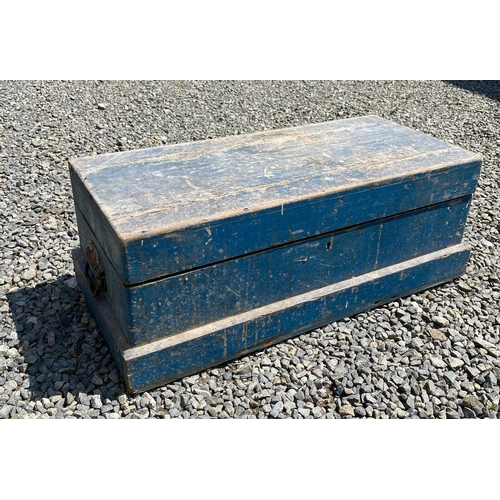 205 - A blue painted pine box and contents of joiner's tools. Height 30cm, width 76.5cm, depth 36cm.