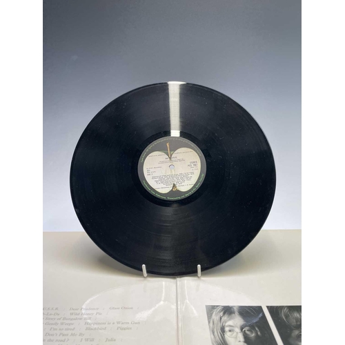 250 - Vinyl - The Beatles 'The Beatles' ('The White Album'), No. 0528320, the records in black inner sleev... 