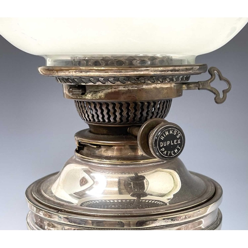 26 - An Edwardian silver plated urn shaped table oil lamp, with Hink's patent burner and with an etched g... 