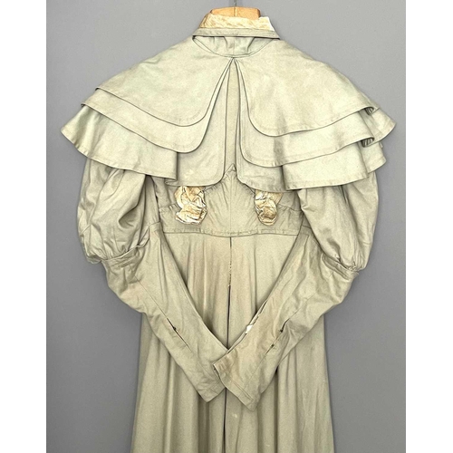 2806 - A scarce Regency ladies ‘Redingote’ coat.