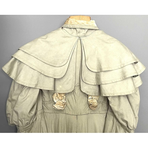 2806 - A scarce Regency ladies ‘Redingote’ coat.