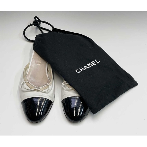 2834 - Chanel Shoes. Classic Chanel two tone kitten heel mules. White leather, with white bow, silk trim an... 