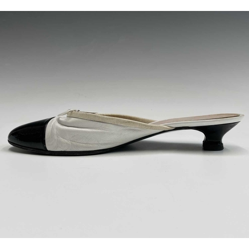 2834 - Chanel Shoes. Classic Chanel two tone kitten heel mules. White leather, with white bow, silk trim an... 