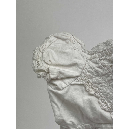 2836 - A late 19th/early 20th century cotton and lace christening robe, and a similar bonnet (2).