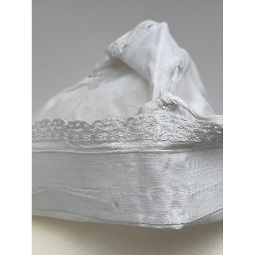 2836 - A late 19th/early 20th century cotton and lace christening robe, and a similar bonnet (2).