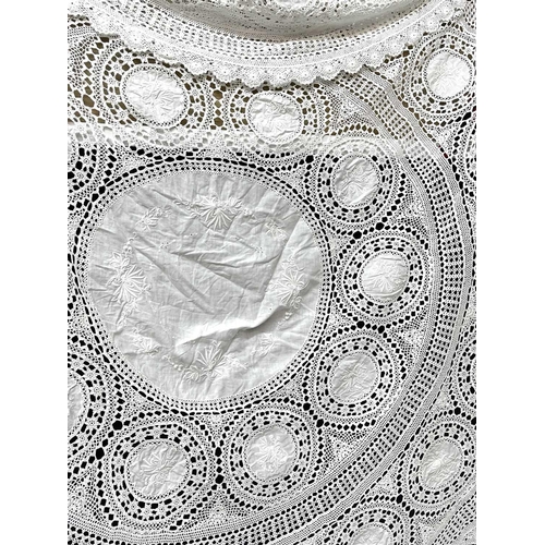 2847 - A quantity of lace handworked tablecloths including one circular cloth, plus doilies etc.