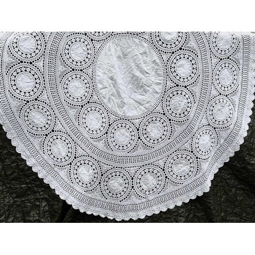 2847 - A quantity of lace handworked tablecloths including one circular cloth, plus doilies etc.