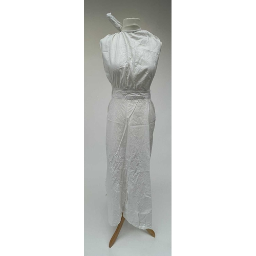 2849 - A collection of nurses' aprons and caps, VAD WW1 and WW2.