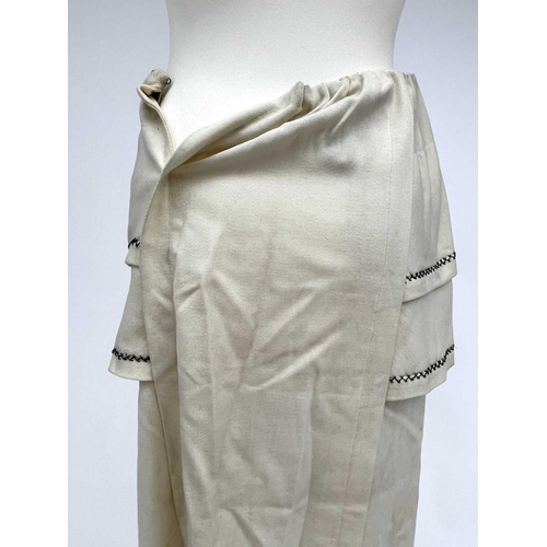 2852 - A ladies Edwardian cream wool suit, cream silk lined, of a jacket and skirt with embroidered details... 