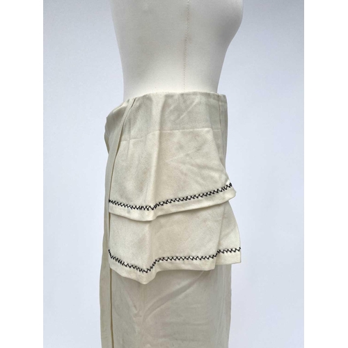 2852 - A ladies Edwardian cream wool suit, cream silk lined, of a jacket and skirt with embroidered details... 