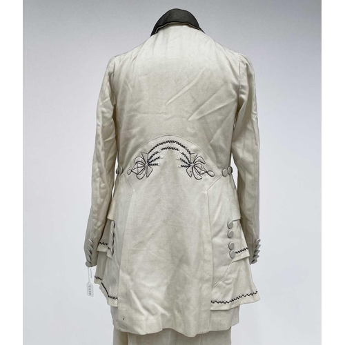 2852 - A ladies Edwardian cream wool suit, cream silk lined, of a jacket and skirt with embroidered details... 