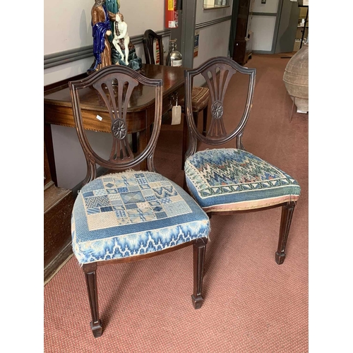 3019 - A set of four Edwardian mahogany Hepplewhite style dining chairs, with shield backs and upholstered ... 